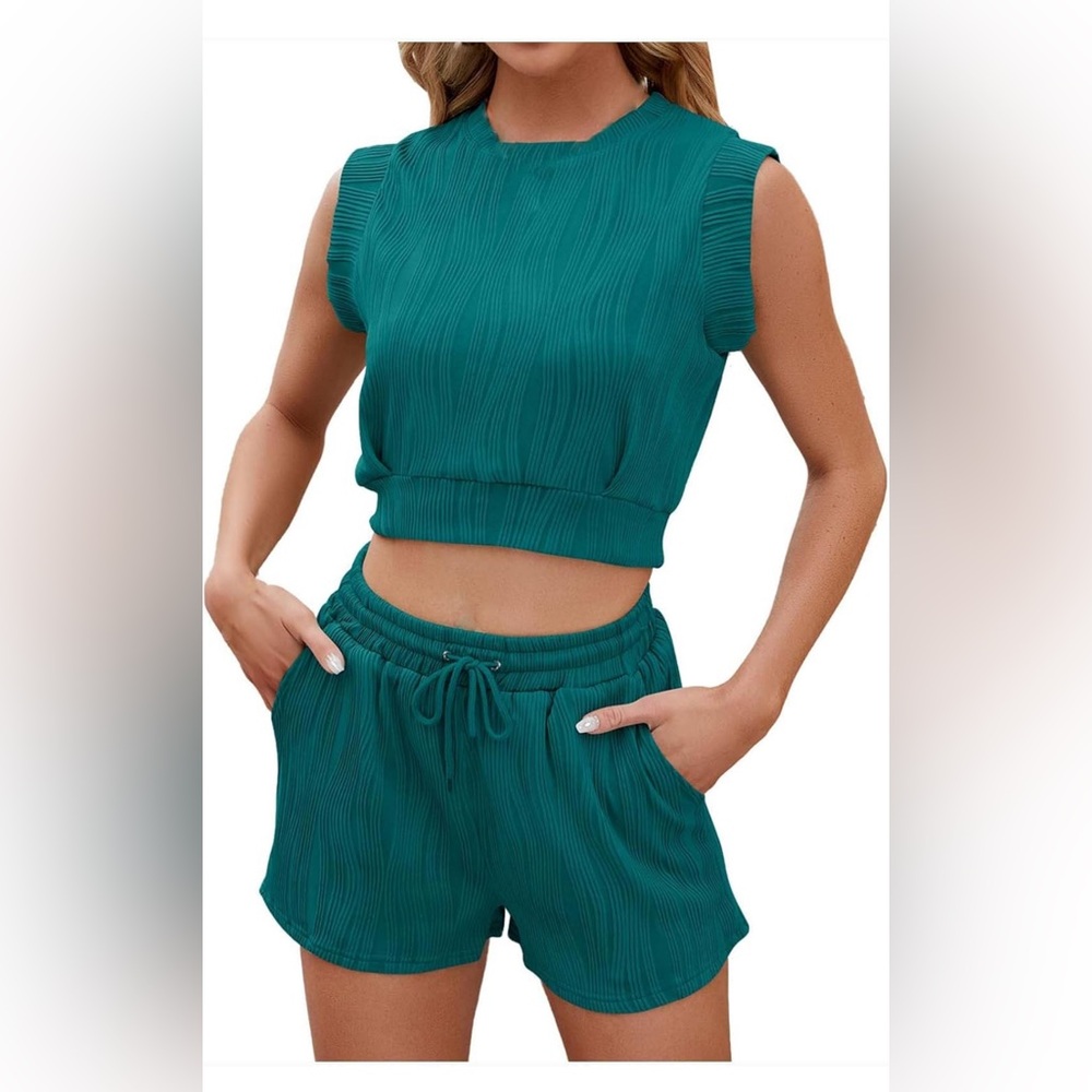 Turquoise 2 piece set M shorts and crop top SUPER CUTE. NWOT